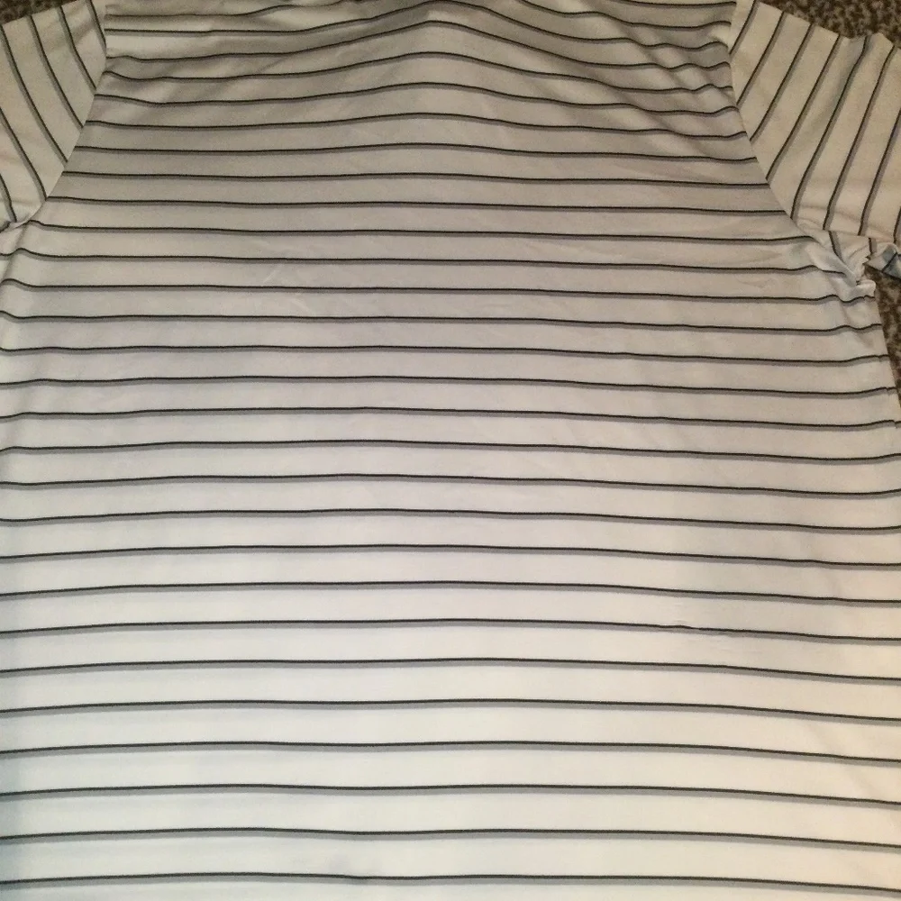 UNDER ARMOUR POLO SHIRT SIZE XXL (SMALL INK STAIN AS SHOWN IN PHOTO) - Picture 7 of 9